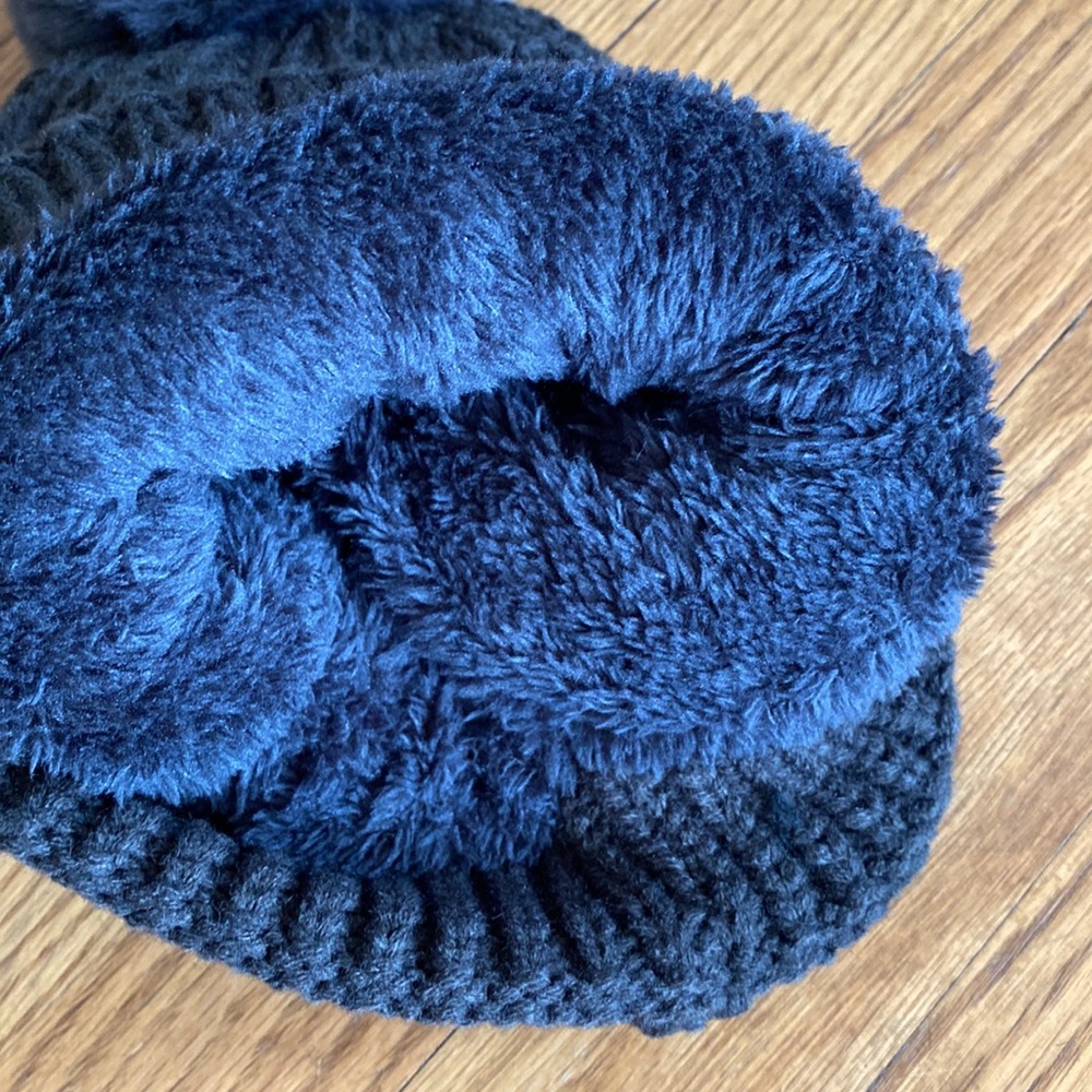 Charcoal gray cable stitch hat - Picture 3 of 3